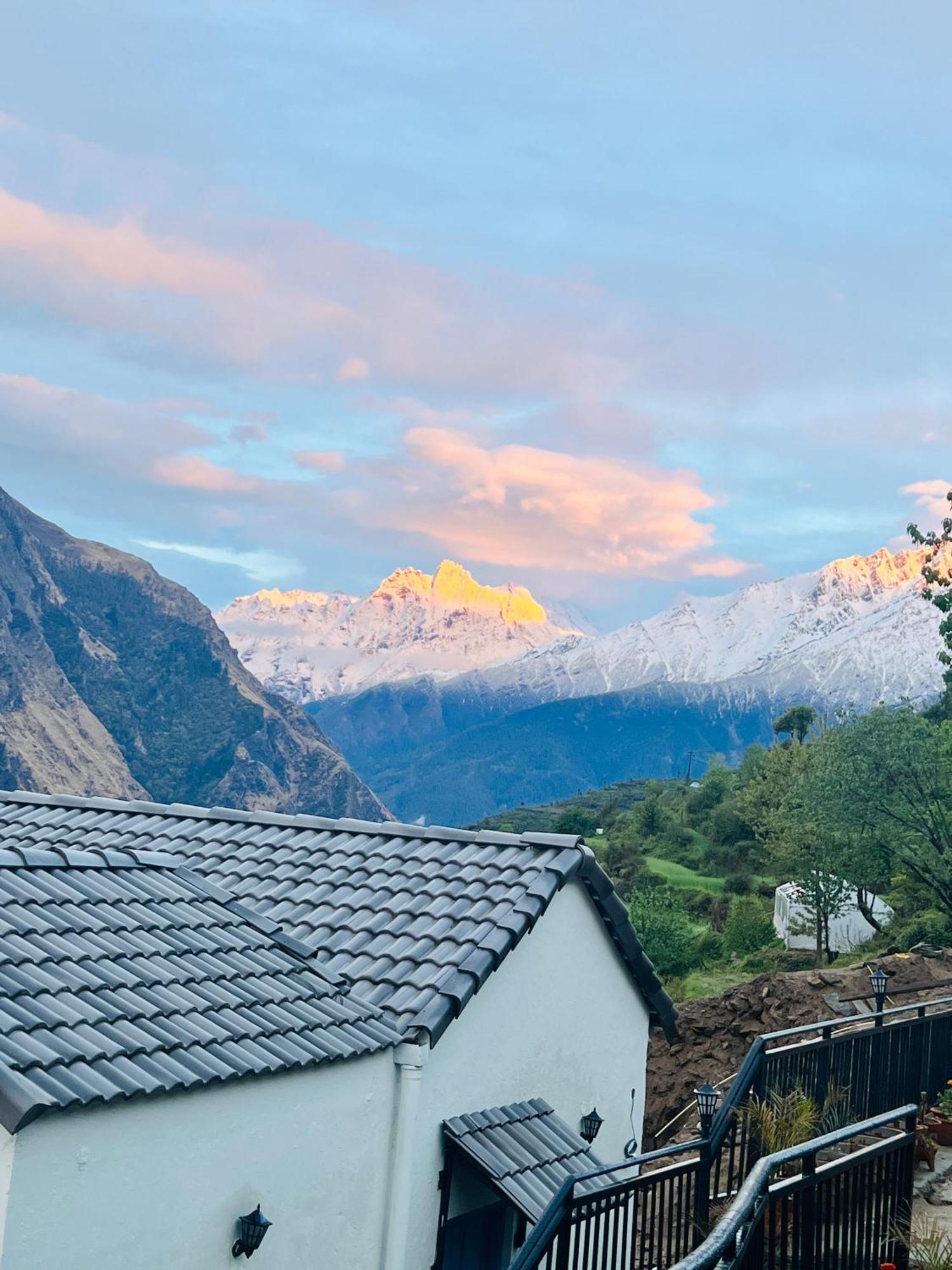 Faraway Cottages, Auli Joshimath Bagian luar foto