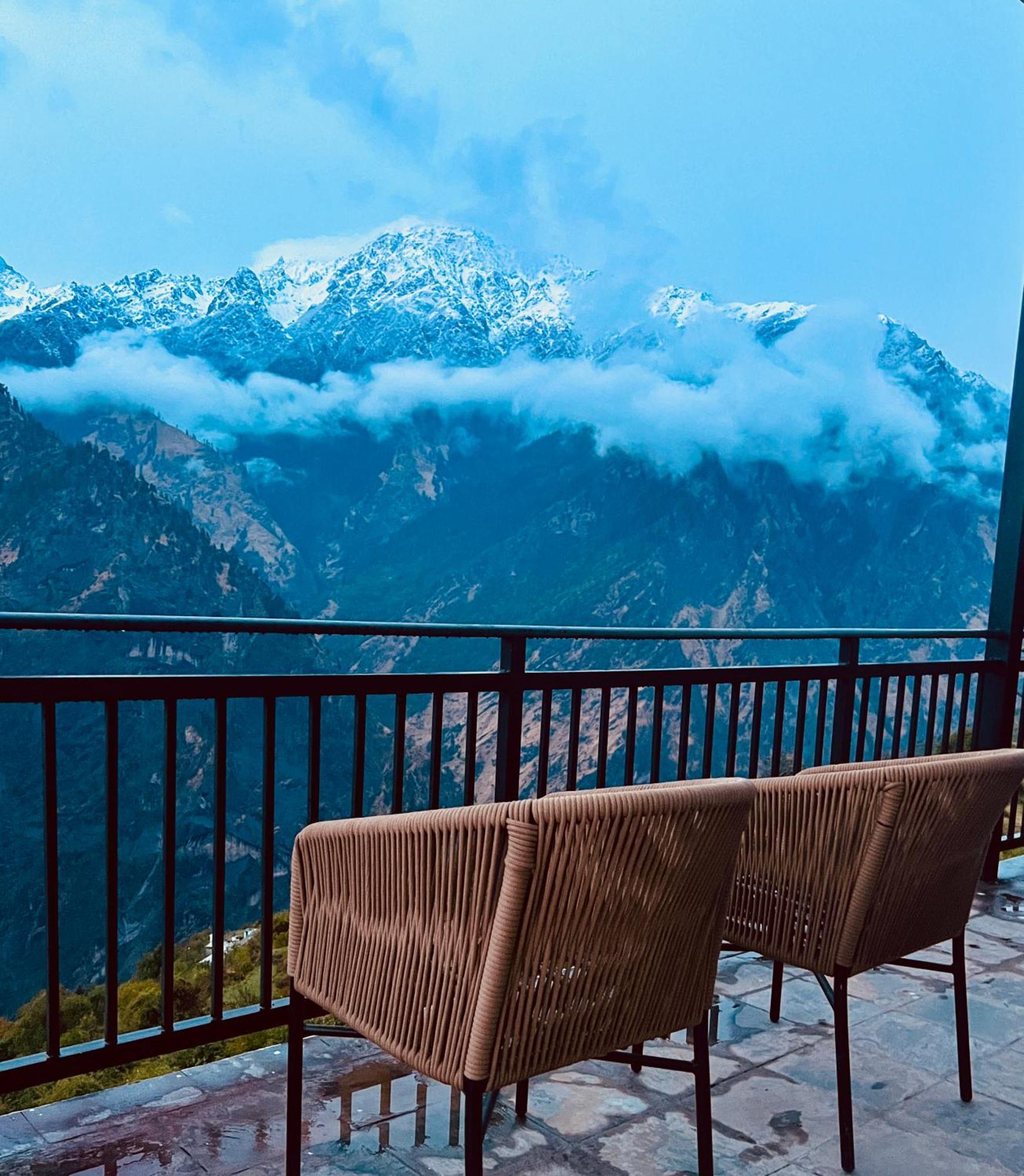 Faraway Cottages, Auli Joshimath Bagian luar foto